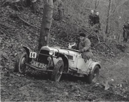 racing-old-aston-martin