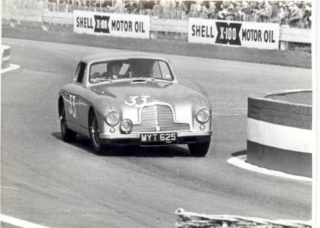 racing-old-aston-martin